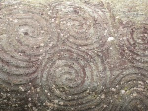 Stenalder mønster på sten ved Newgrange, Irland. Foto: Marianne Porsborg